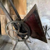 Pigiatrice in legno antica