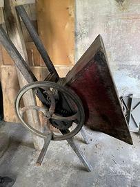 Pigiatrice in legno antica