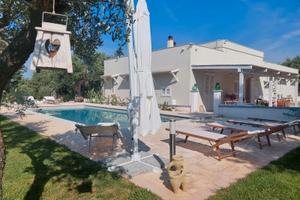 Villa a Monopoli con piscina a sfioro