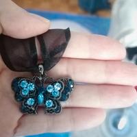 Collana con ciondolo a forma di farfalla 