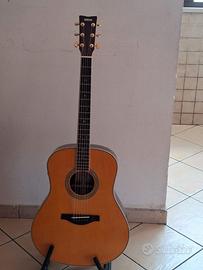 chitarra Yamaha LL-TA transacoustic, con fodero