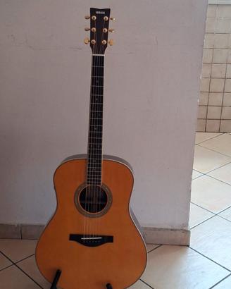 chitarra Yamaha LL-TA transacoustic, con fodero