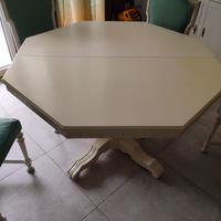 tavolo ottagonale e sei sedie