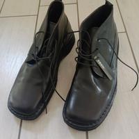 Coppia di scarpe in vera pelle numero 44