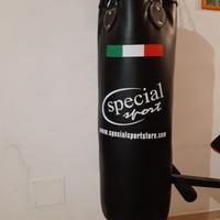 Sacco da boxe e guanti