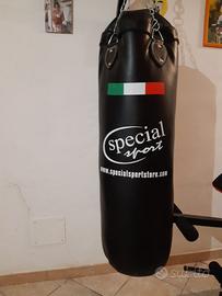 Sacco da boxe e guanti