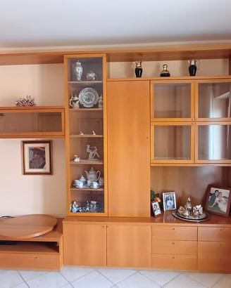 Parete attrezzata soggiorno classica con vetrina e