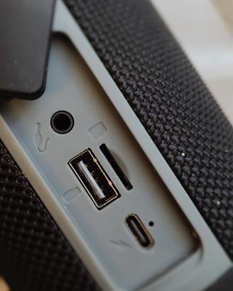 Cassa Speaker Bluetooth T&G Portatile con Luci LED