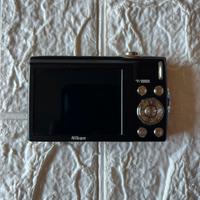 Fotocamera Nikon Coolpix nera non testata