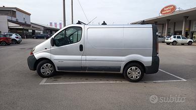Renault Trafic 2.5 dCi 140cv