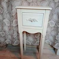 Mobiletto in stile shabby chic