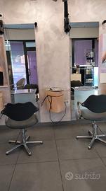 Specchio con mensola in alluminio appoggi piedi e