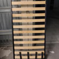 letto con doghe in legno 