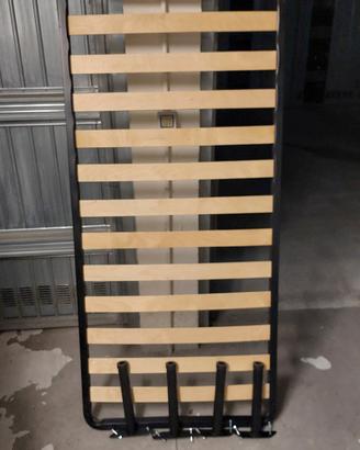 letto con doghe in legno 