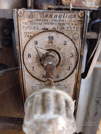 Coppia distributori benzina e miscela vintage