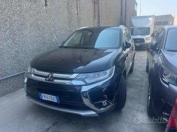 MITSUBISHI Outlander 2.2 DI-D 4WD Instyle Plus S