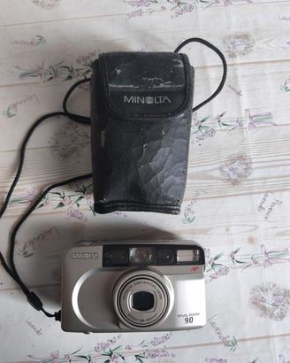 Macchina foto a pellicola Minolta Rva Zoom 90 