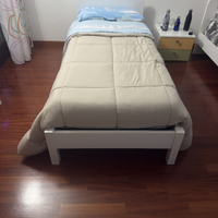 Letto singolo bianco con rete a doghe