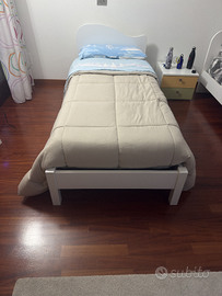 Letto singolo bianco con rete a doghe