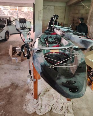 kayak bigmama con motore a scoppio 2,5 cv