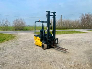 carrello elevatore,muletto OM mod. XE18  del 2005