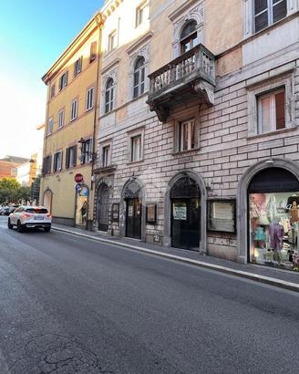 NEGOZIO A ALBANO LAZIALE