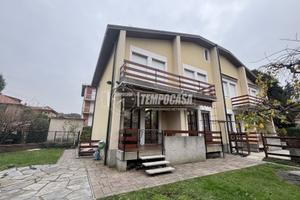 Villa a Como Via Timavo 5 locali