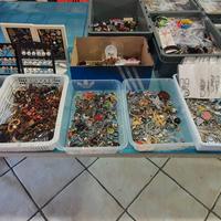 Bigiotteria Lotto misto circa 1500 pezzi.