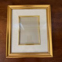 Cornice + quadretti + lampada con luce soffusa