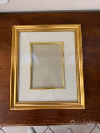 Cornice + quadretti + lampada con luce soffusa