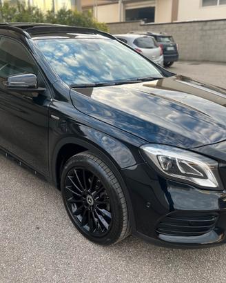 MERCEDES GLA X156 night edition
