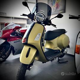 Piaggio Vespa 300 GTS Super Sport