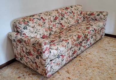 Divano letto in tessuto con struttura in metallo