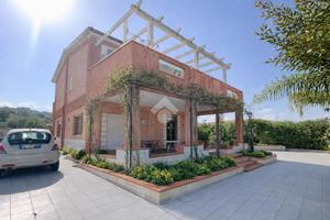 BIFAMILIARE A TRAPPETO