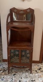 Mobiletto antico con specchio