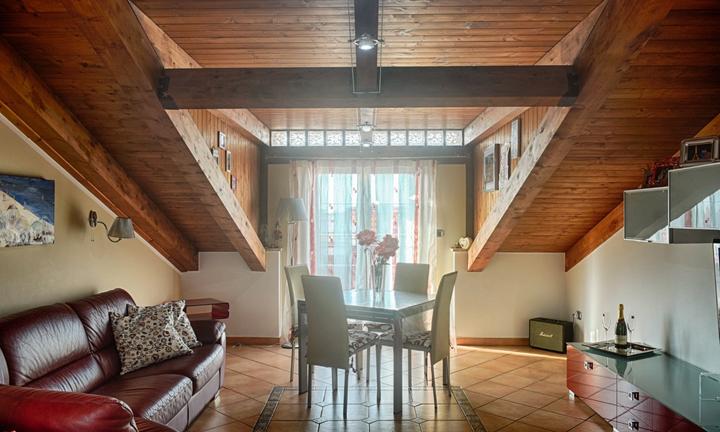 Appartamento mansarda semi arredato