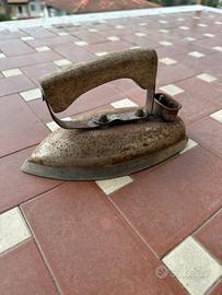 Ferro da stiro antico