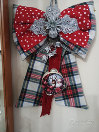 Fiocco fuoriporta natalizio fatto a mano