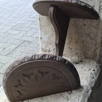 Coppia di mensoline in legno lavorato