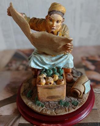 STATUINA SOPRAMMOBILE 