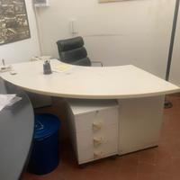 Scrivanie da ufficio vintage TECNO e 3 cassettiere