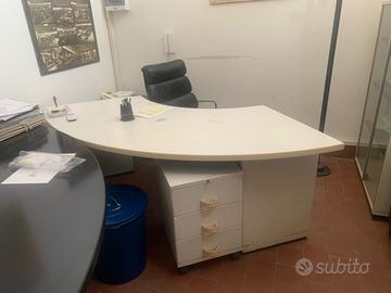 Scrivanie da ufficio vintage TECNO e 3 cassettiere