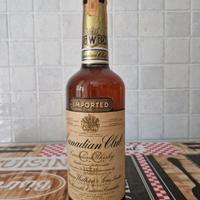 Bottiglia whisky vintage Canadian Club