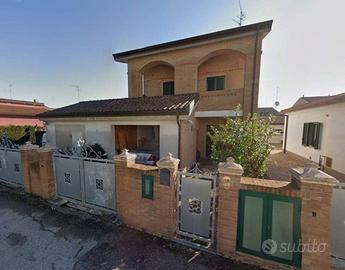 Casa indipendente di 305 m² con più di 5 locali e 