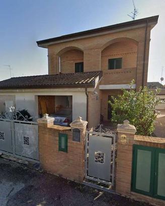 Casa indipendente di 305 m² con più di 5 locali e 