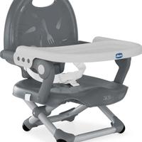 sedia da tavolo e monopattino 