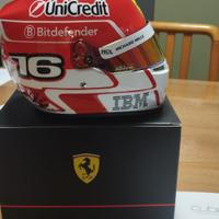 Mini casco firmato Charles Leclerc 