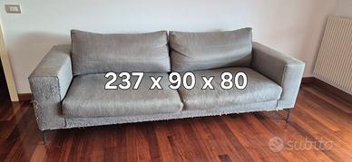 divano usato  grigio