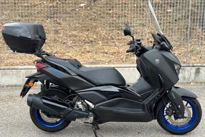 Yamaha X-Max 300 MANTENITORE DI CARICA COMPRESO