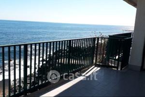 Appartamento fronte mare  con posto auto